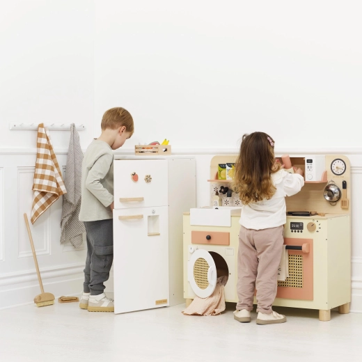 Design retrò per la cucina dei bambini e gioco di ruolo