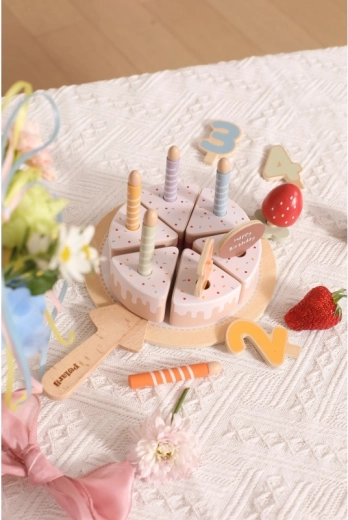 Decora la torta in base all'età del festeggiato