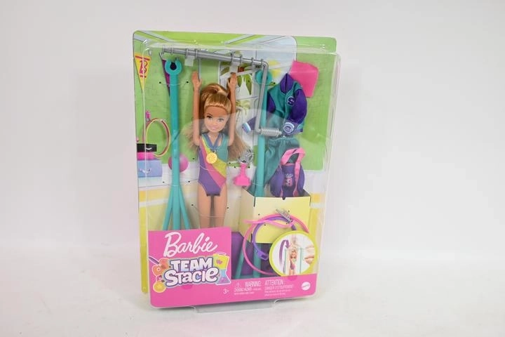 Barbie team Stacie – set da ginnastica con sbarra girevole e accessori