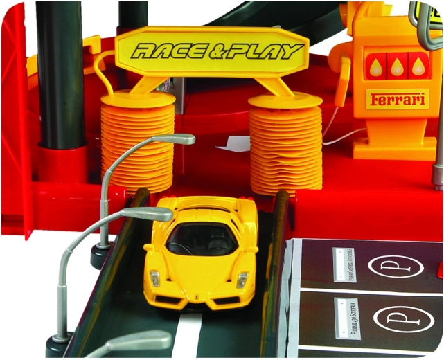 Ascensore funzionante e autolavaggio realistico