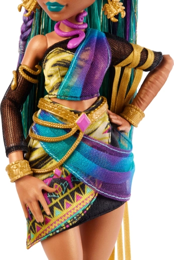 Look regale egiziano e dettagli audaci