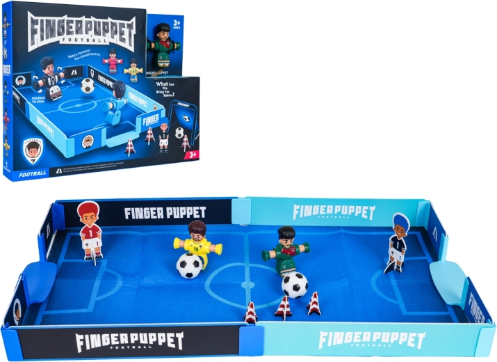 Gioco del calcio con due giocatori, palloni e campo