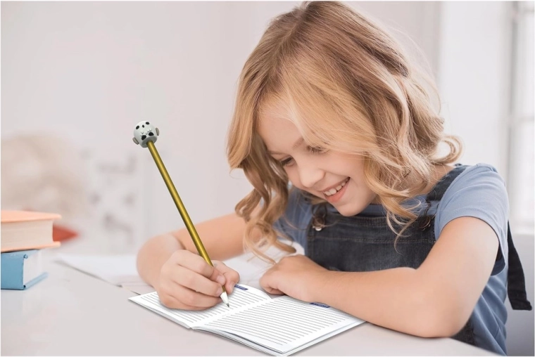 Quaderno e matita con boccin