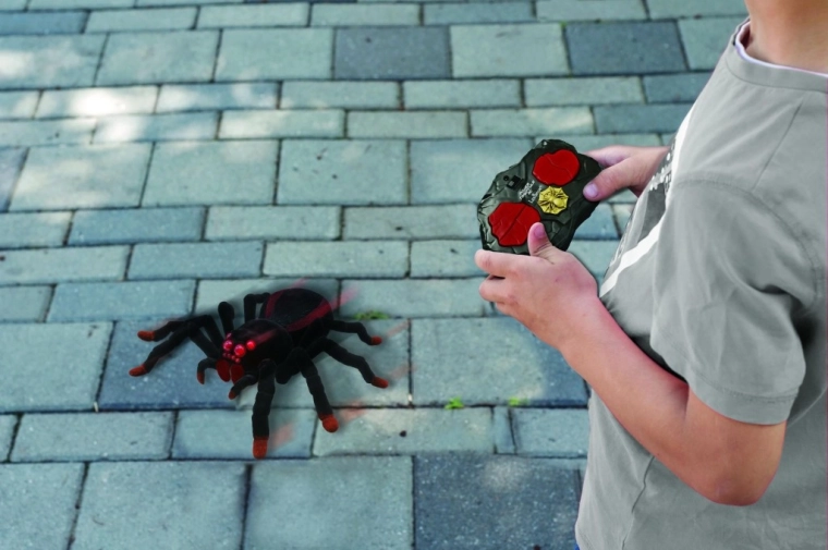 Controllo radiocomandato fluido in tutte le direzioni