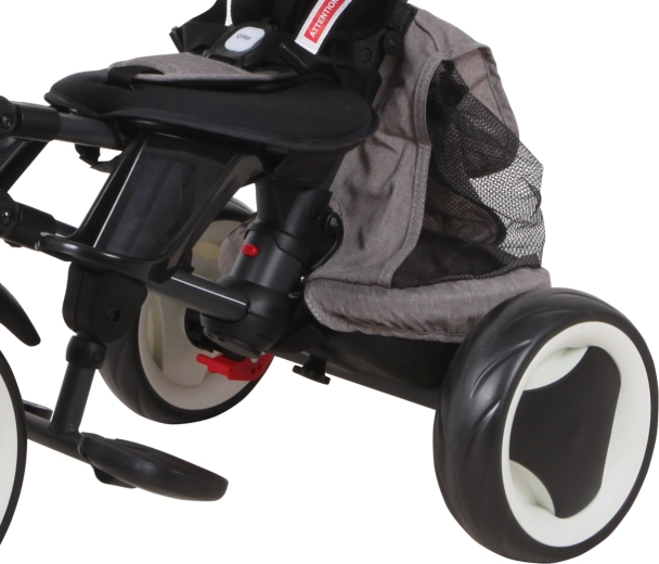 Pratico spazio portaoggetti per le passeggiate