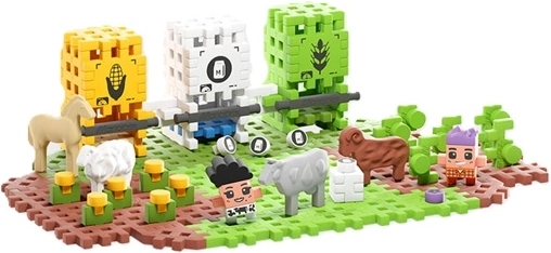 Fattoria nel periodo del raccolto – silos, campi e animali