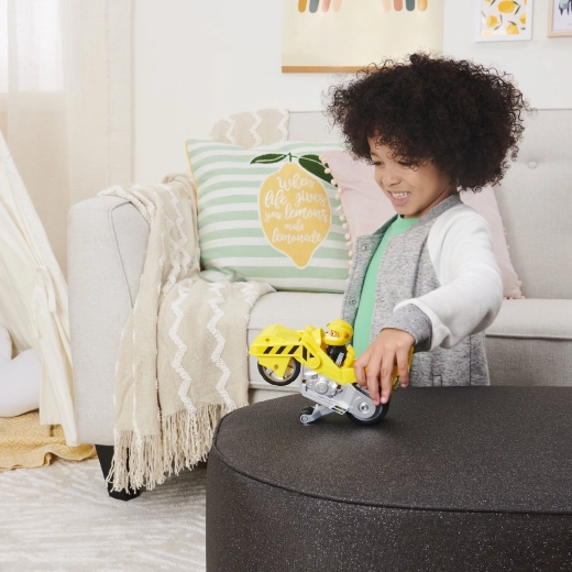 Corsa a retrocarica ricca di azione