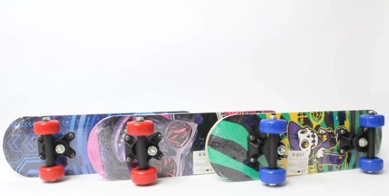 Skateboard in legno da 43 cm per bambini e principianti
