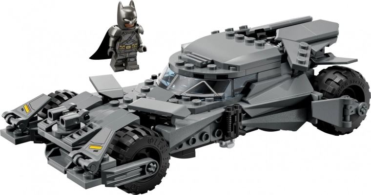 Minifigure di BATMAN in armatura e dettagli celebrativi