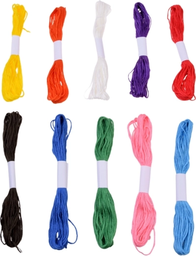 10 colori di filo da ricamo per combinazioni variate