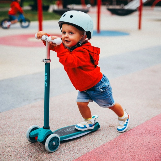 Struttura a tre ruote stabile e sterzo a bilanciamento