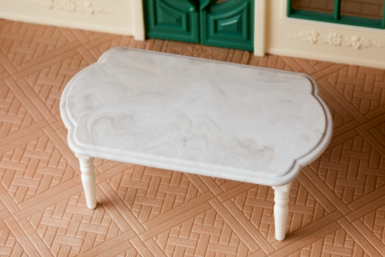 Design marmorizzato del tavolo e del piano cucina