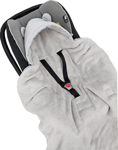 Compatibile con cinture a 3 e 5 punti