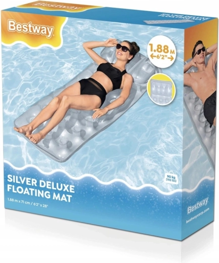 Look metallizzato per il relax estivo