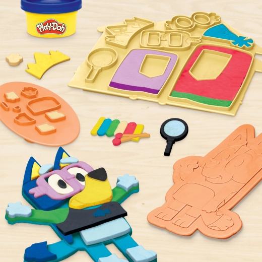 Creazione di costumi e accessori come nella serie
