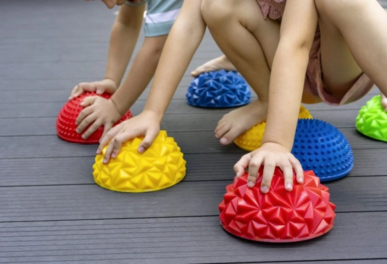 Divertimento per i bambini e apprendimento sensoriale