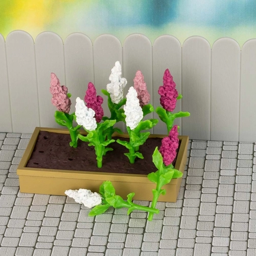 Fioriera in fiore e fiori per allestire le scenette