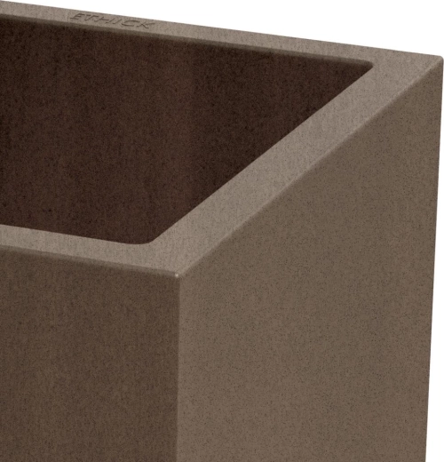 Plastica resistente e superficie liscia opaca