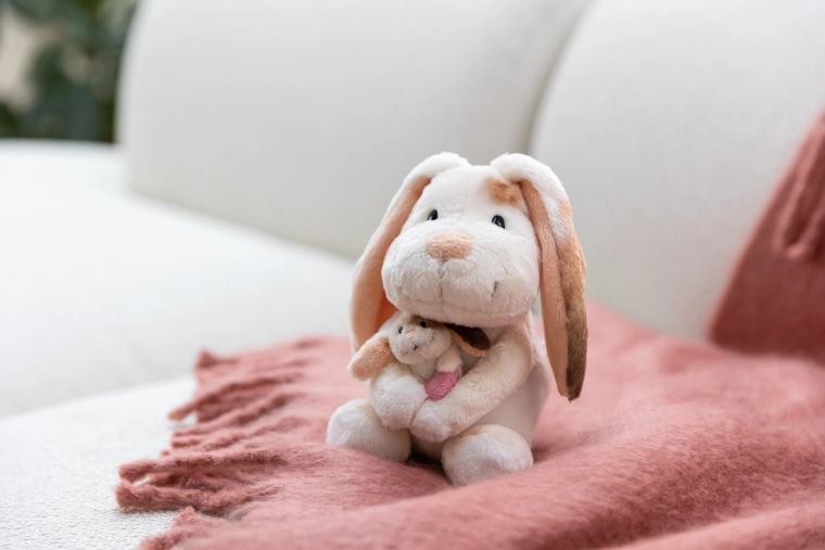 Peluche morbido e lunghe orecchie da coccolare