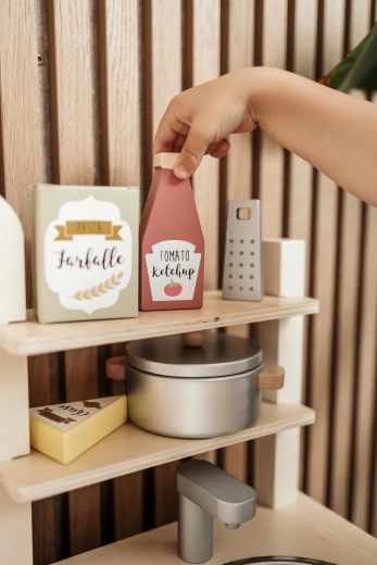 Bellissima lavorazione in legno per la cucina dei bambini