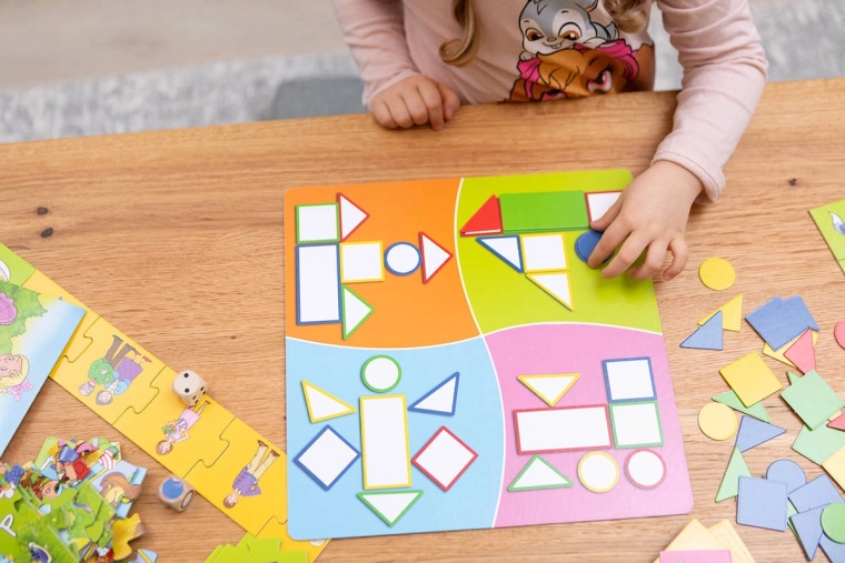 Imparare colori, forme e logica giocando
