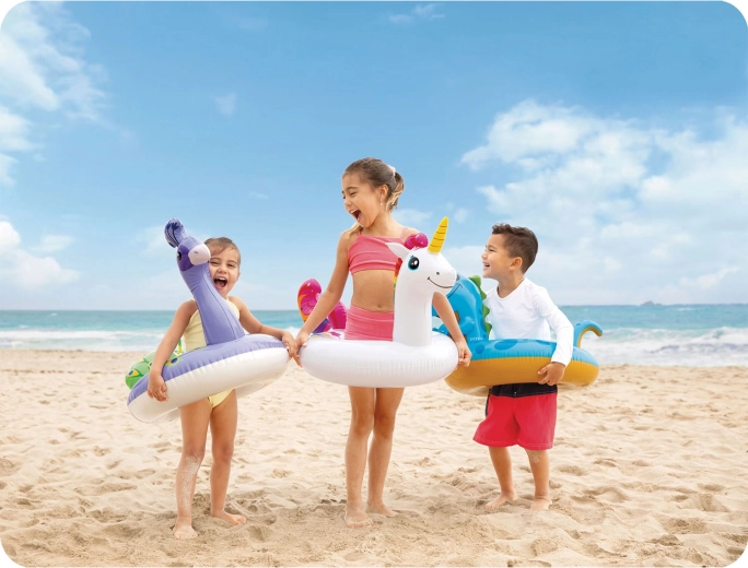 Divertimento in piscina e al mare