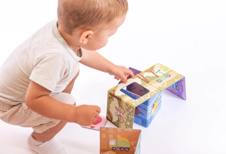 Libro a fisarmonica resistente per manine piccole