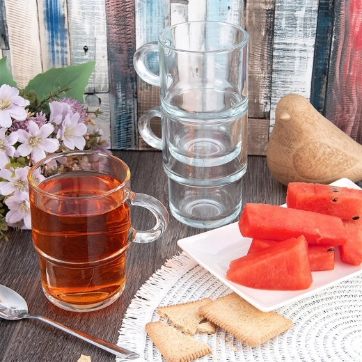 Design impilabile che fa risparmiare spazio