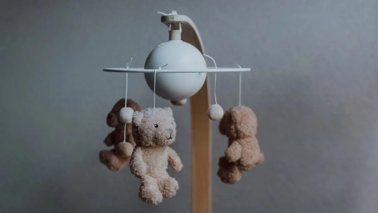 Adorabili giochi sospesi per la stimolazione visiva