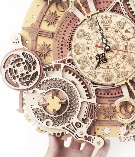 Orologio funzionante alimentato da una batteria AA