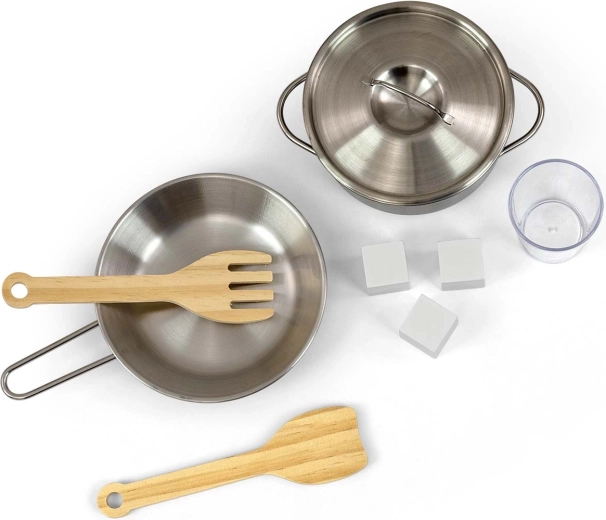 Numerosi accessori per giocare a cucinare