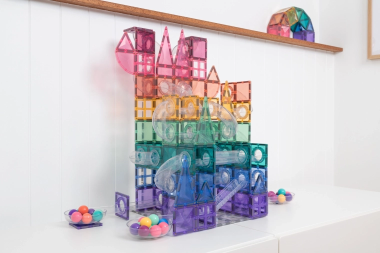 Costruisci piste a biglie alte e stabili