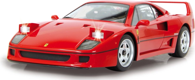 Dettagli fedeli e luci LED come su un’auto reale