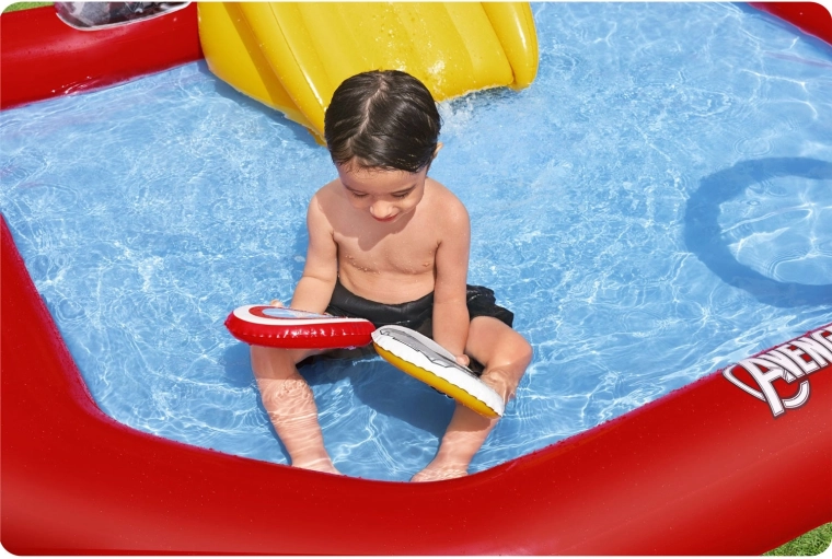 Scivolo e fondo morbido per l’atterraggio