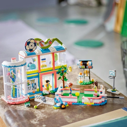 4 mini-doll e tanti accessori per le storie