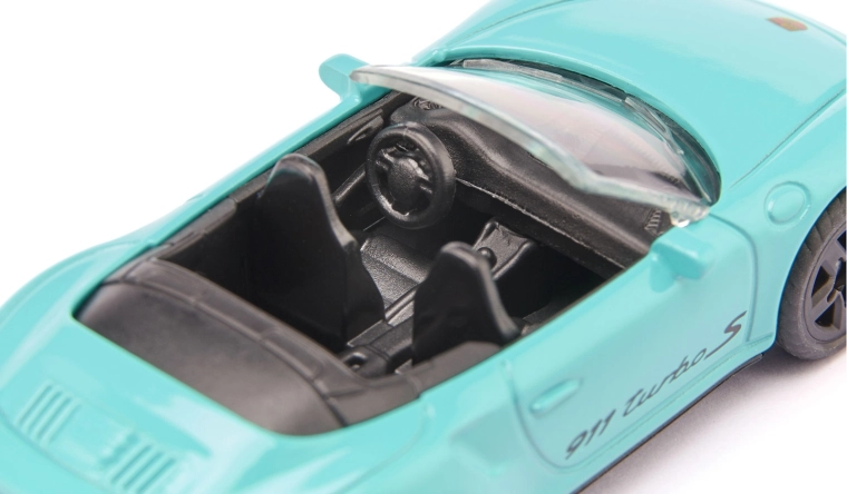 Cabriolet aperta con interni curati
