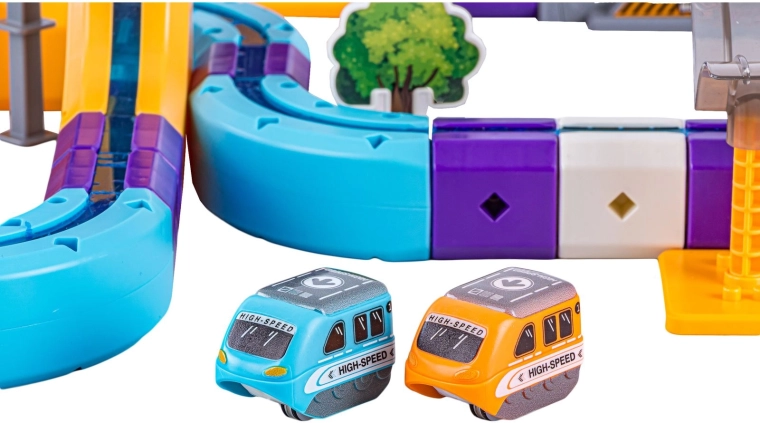 Ricchi accessori e 2 trenini ricaricabili