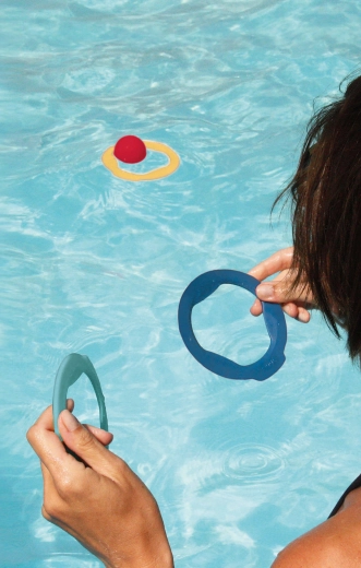 Gioco per l’acqua e la spiaggia che galleggia