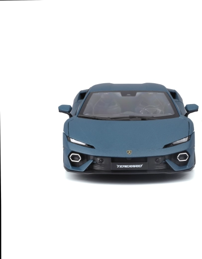 Interni dettagliati e fari realistici