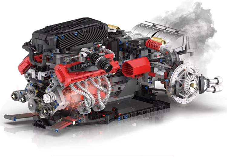 Motore V12 realistico con meccanismi funzionanti