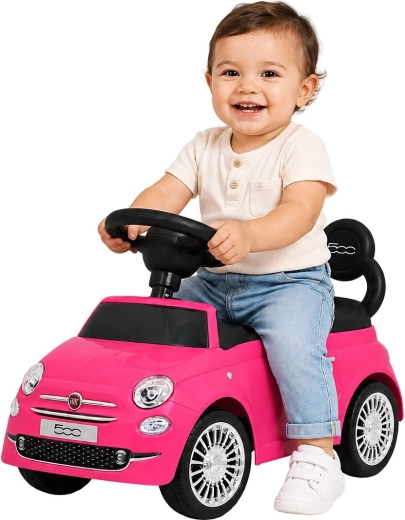 Vano portaoggetti sotto il sedile e design Fiat 500 su licenza