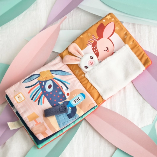 Libro in tessuto Lilliputiens con attività, cerbiatta Stella e coniglietto da coccolare
