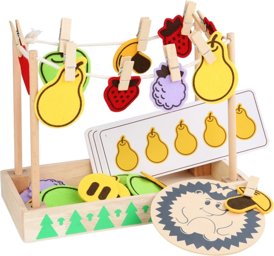 Gioco con mollette per la motricità fine