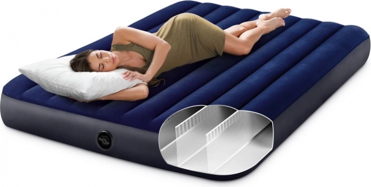 Ampio letto matrimoniale