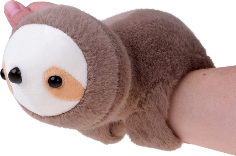 Il peluche che abbraccia il braccio