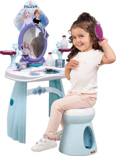 Specchio ovale sicuro e sgabello confortevole