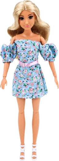 Outfit alla moda e lunghi capelli biondi