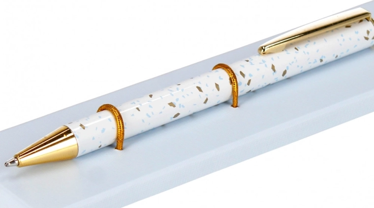 Design elegante con dettagli dorati