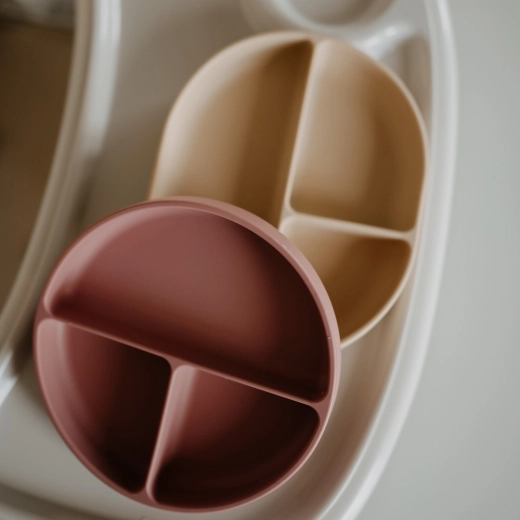 Tre scomparti per un pasto ordinato e pulito