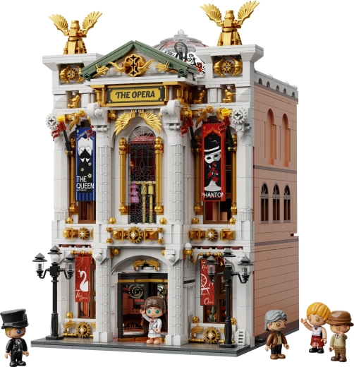 Sfarzosa facciata dell’opera con ricchi dettagli